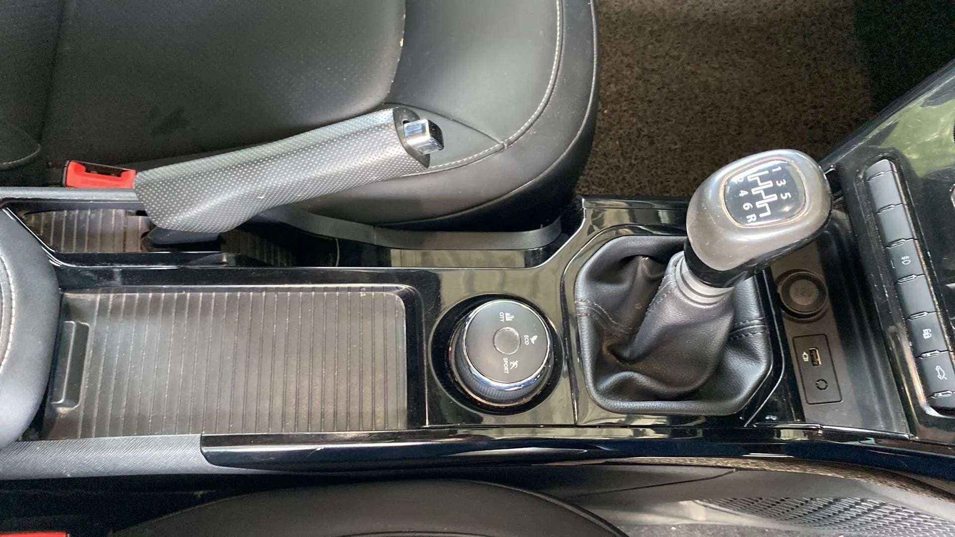 Center console and gear lever of a Tata Nexon 2017-2023