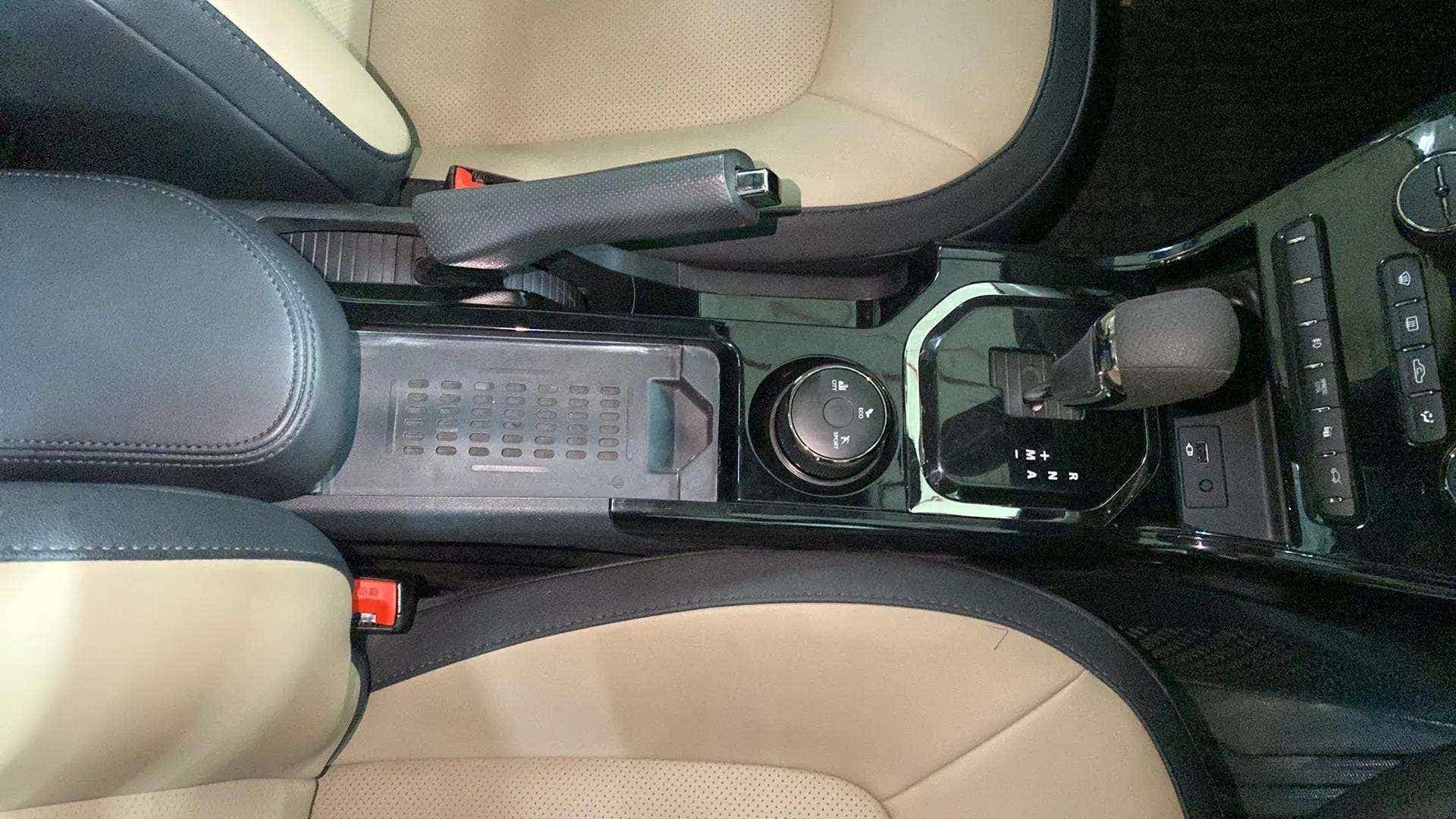 Center console and gear selector of a Tata Nexon 2017-2023