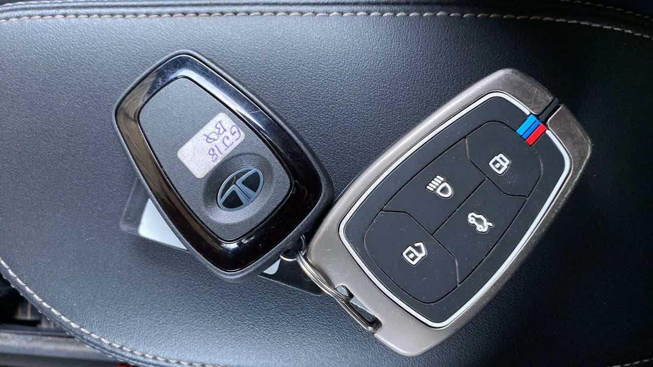 Key fobs of a Tata Nexon 2017-2023