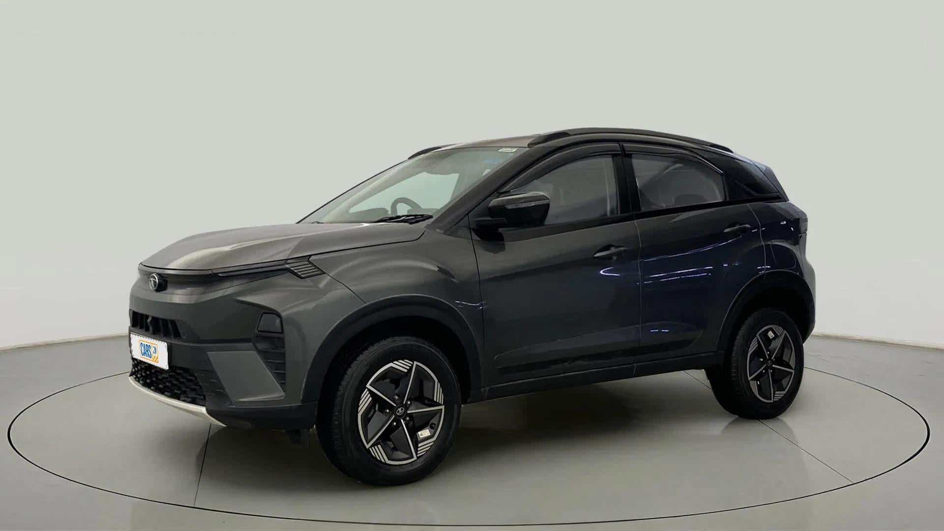 Front three-quarter view of a Tata Nexon 2017-2023