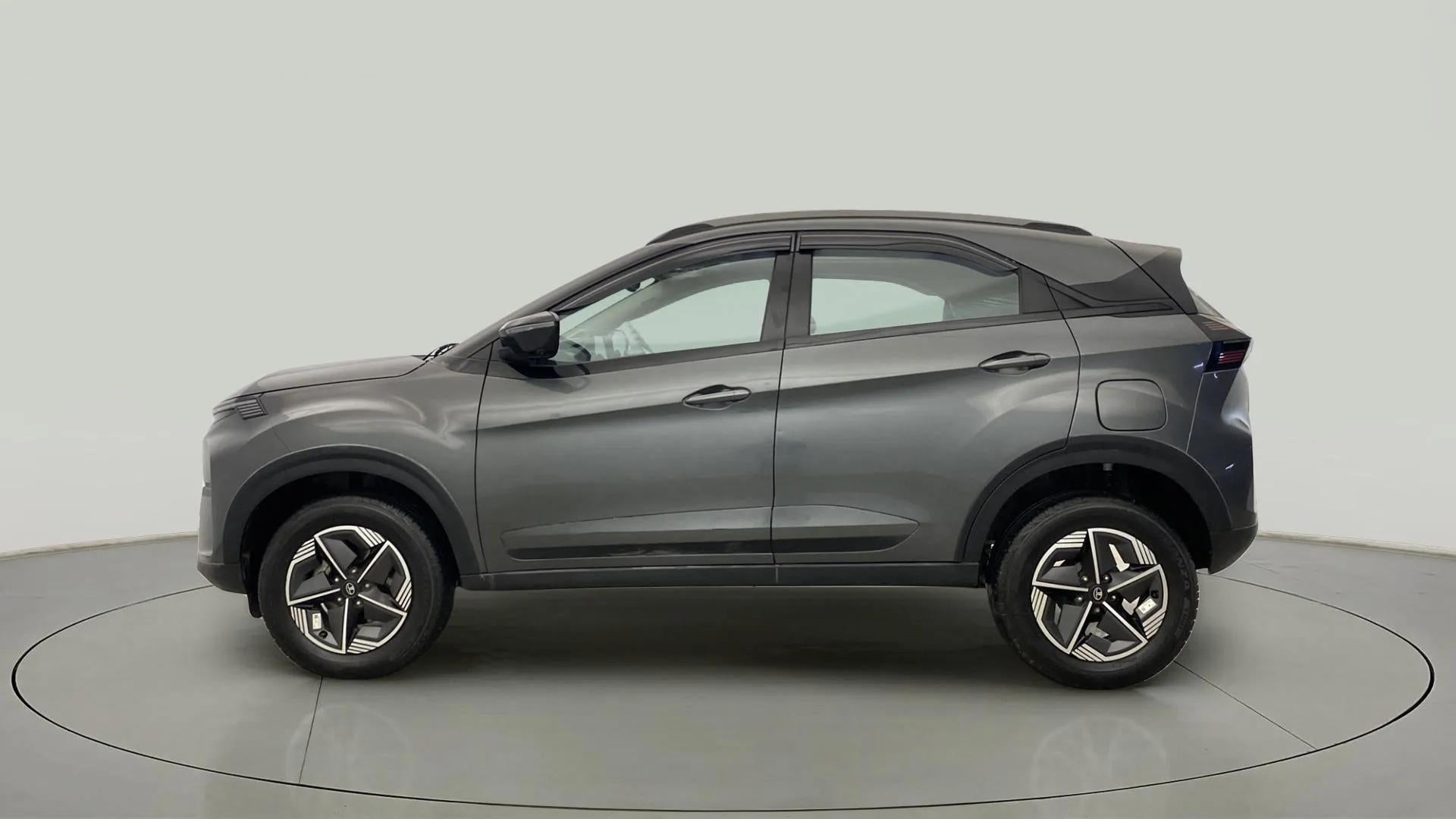 Side view of a Tata Nexon 2017-2023