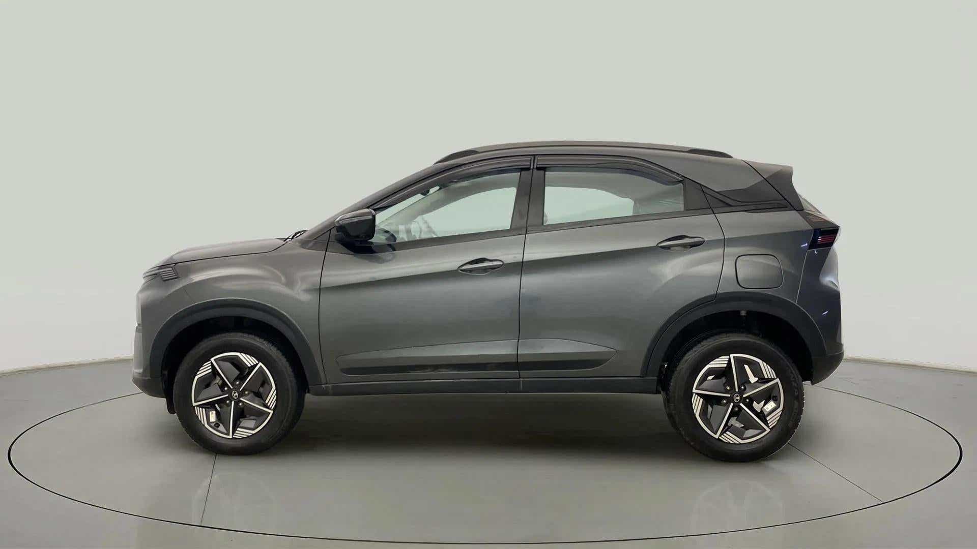 Side view of a Tata Nexon 2017-2023