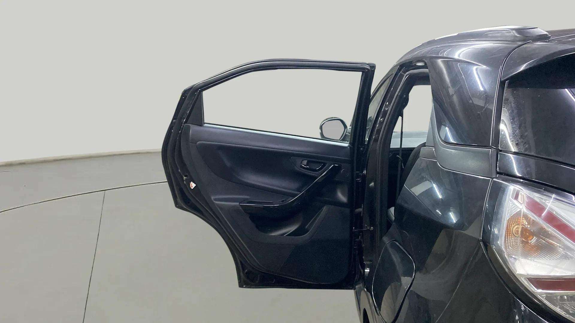 Rear left door and taillight view of a Tata Nexon 2017-2023