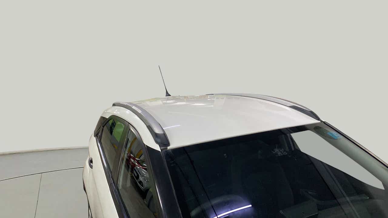 Roof and windshield view of a Tata Nexon 2017-2023