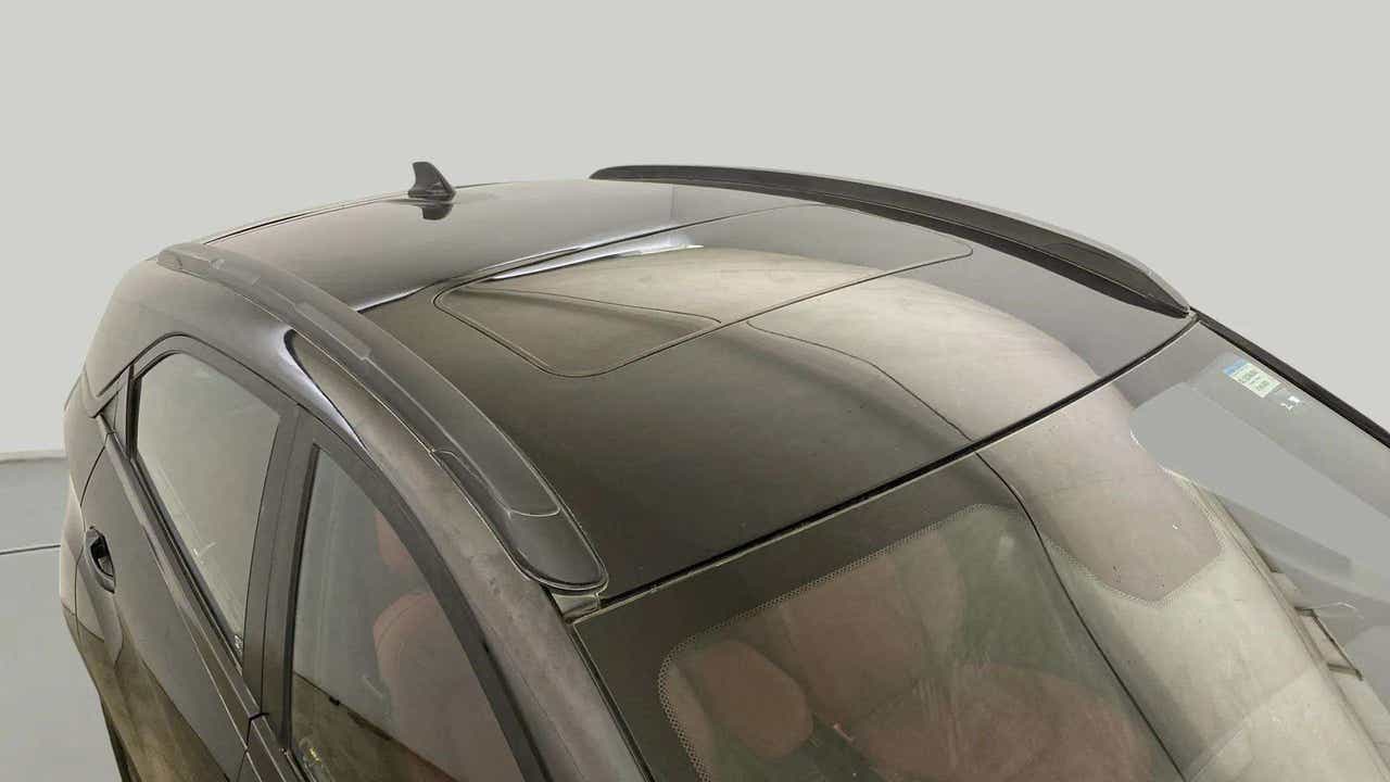 Sunroof and roof rails view of a Tata Nexon 2017-2023