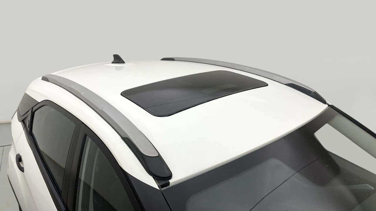 Sunroof and roof rails view of a Tata Nexon 2017-2023