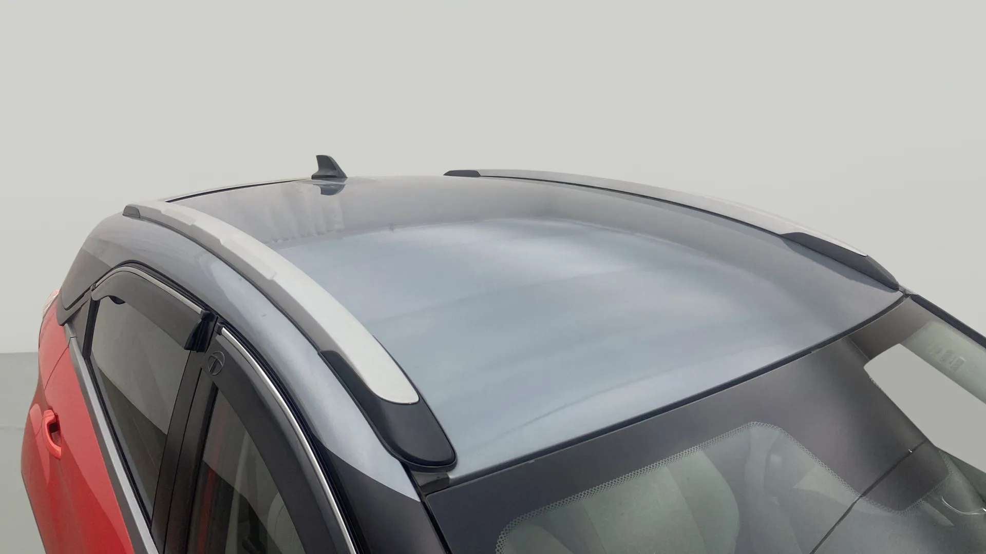Sunroof and roof rails of a Tata Nexon 2017-2023