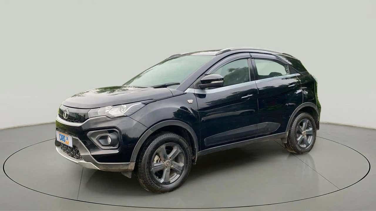 Front three-quarter view of a Tata Nexon 2017-2023