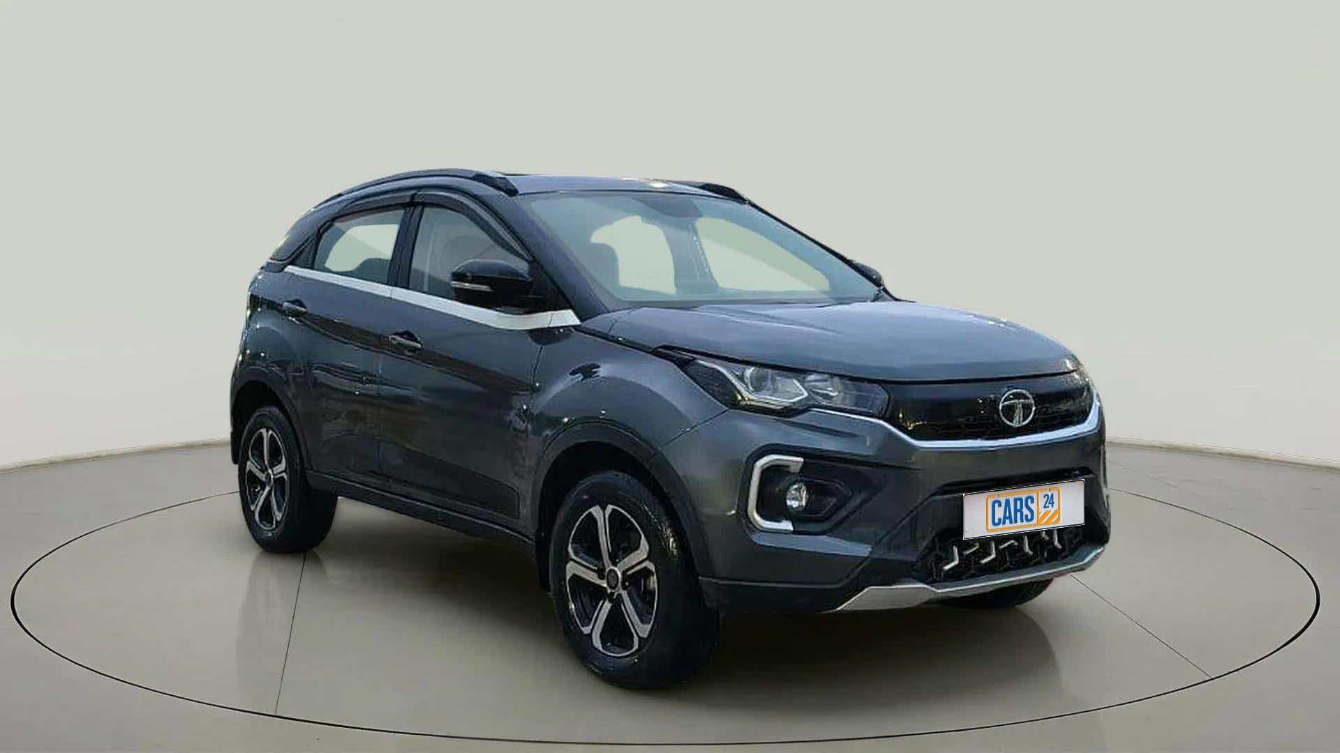 Front three-quarter view of a Tata Nexon 2017-2023