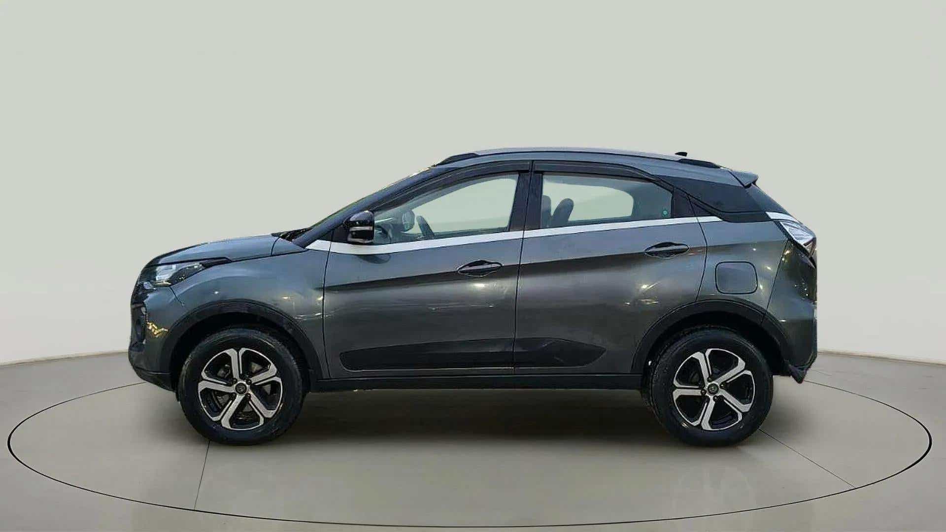 Side view of a Tata Nexon 2017-2023