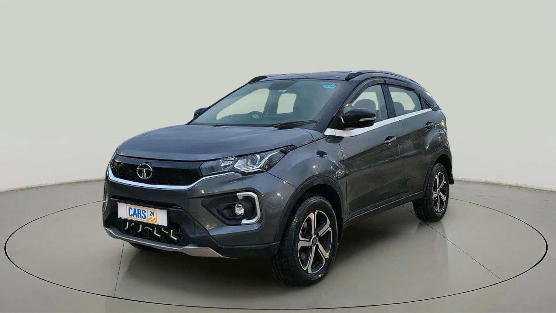 Front three-quarter view of a Tata Nexon 2017-2023