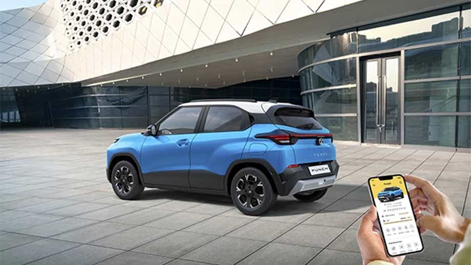 Rear three-quarter view of a black tata punch facelift