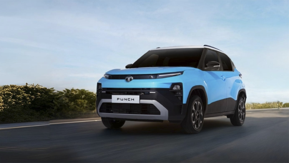 Front three-quarter view of a Tata Punch Facelift