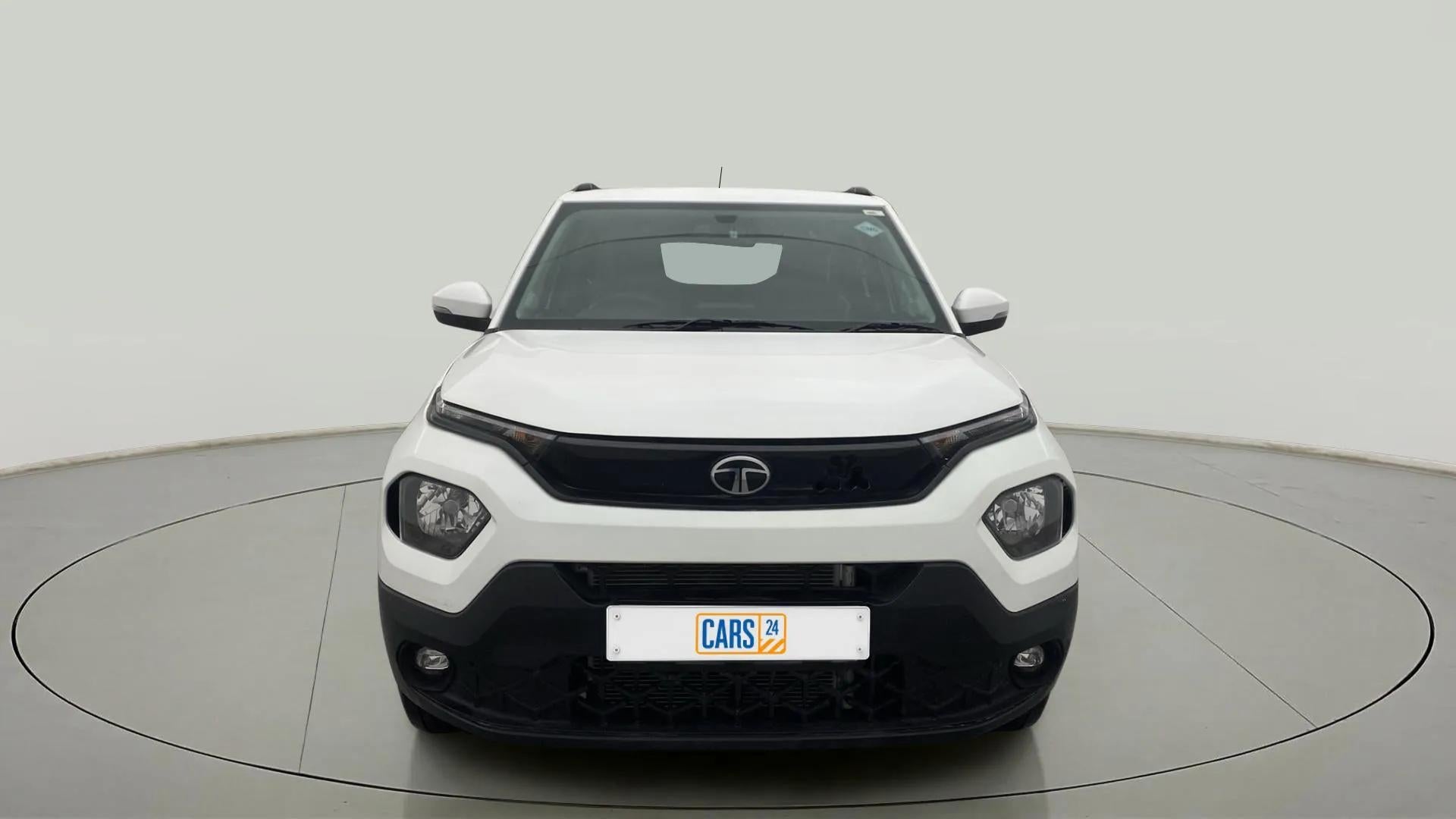 Front view of a Orcus White Tata Punch