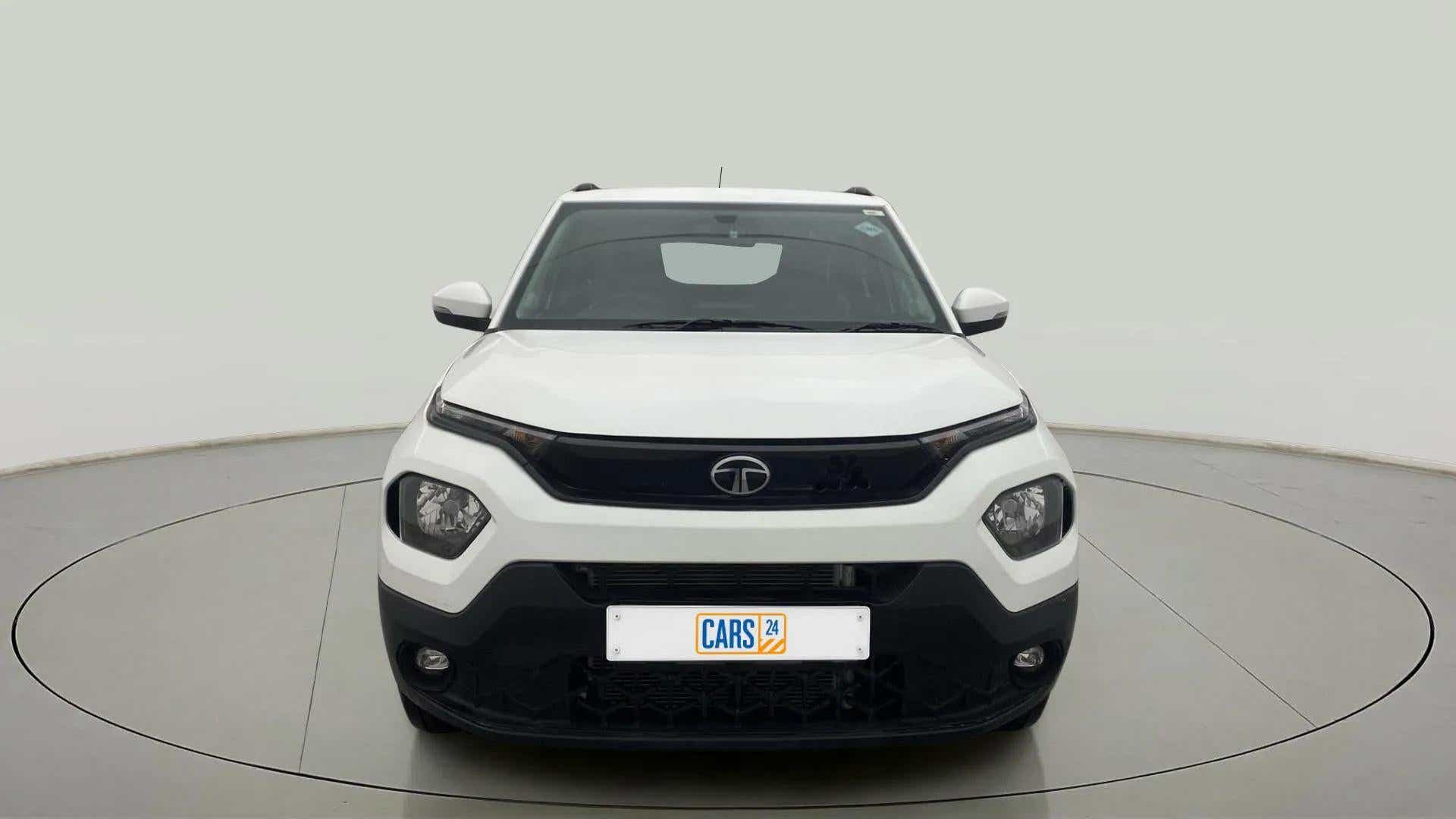 Front view of a Orcus White Tata Punch