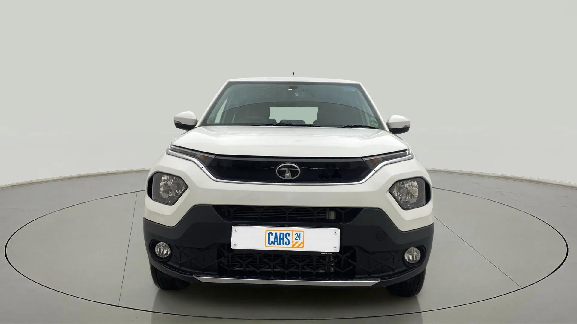 Front view of a Orcus White Tata Punch