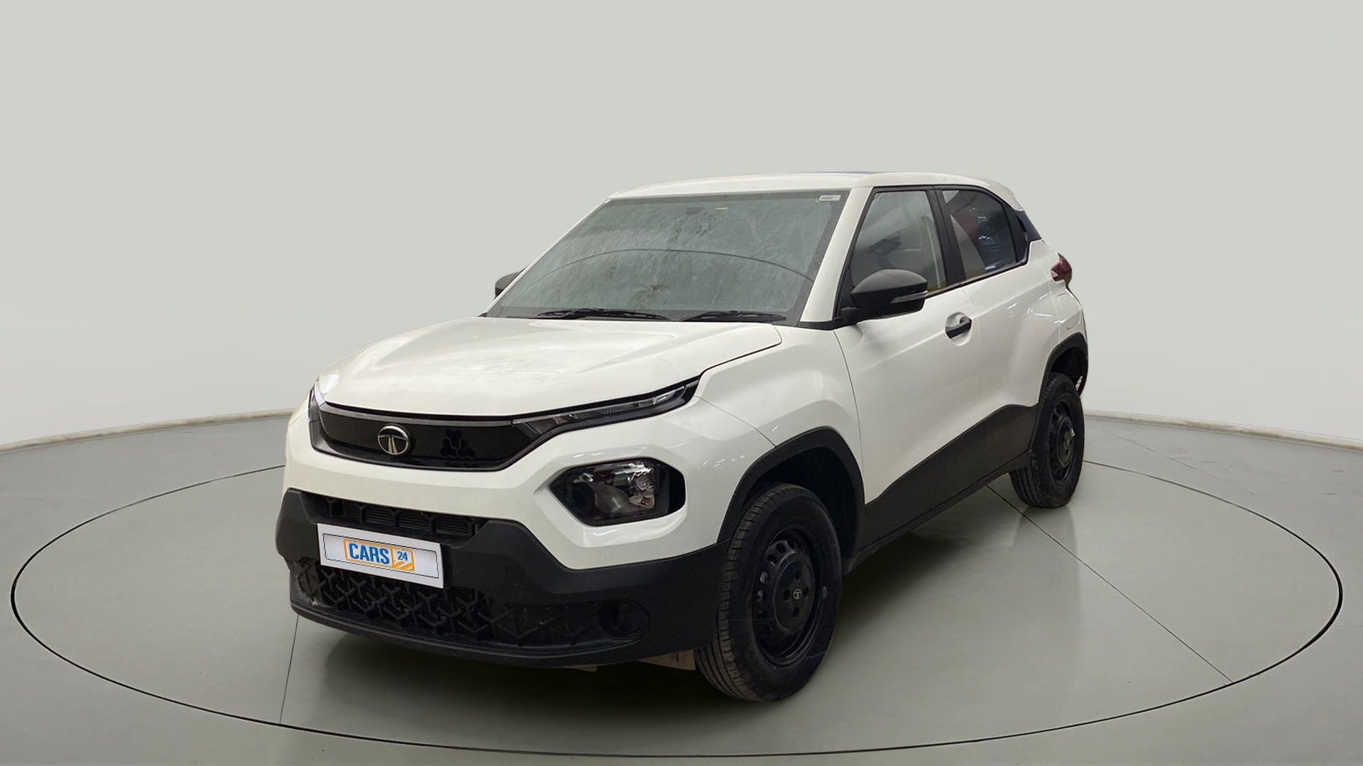 Front three-quarter view of a Orcus White Tata Punch