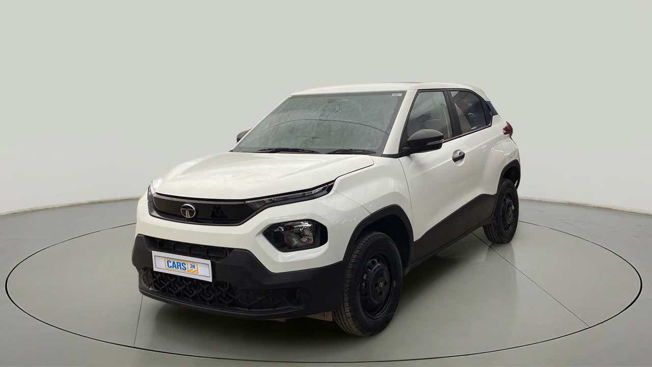 Front three-quarter view of a Orcus White Tata Punch