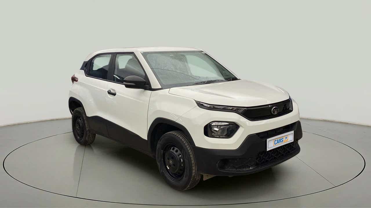 Front three-quarter view of a Orcus White Tata Punch