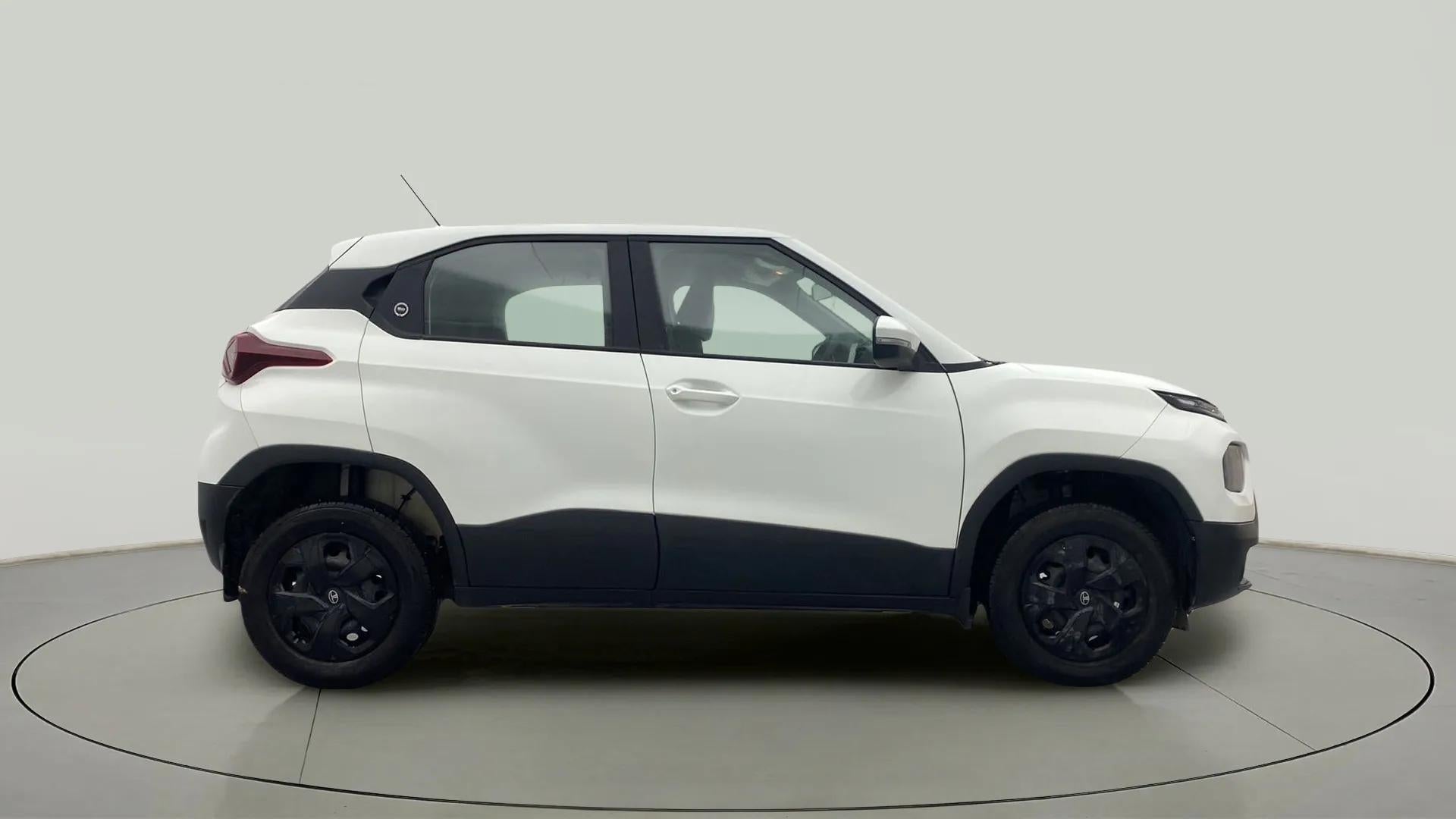 Side view of a Orcus White Tata Punch