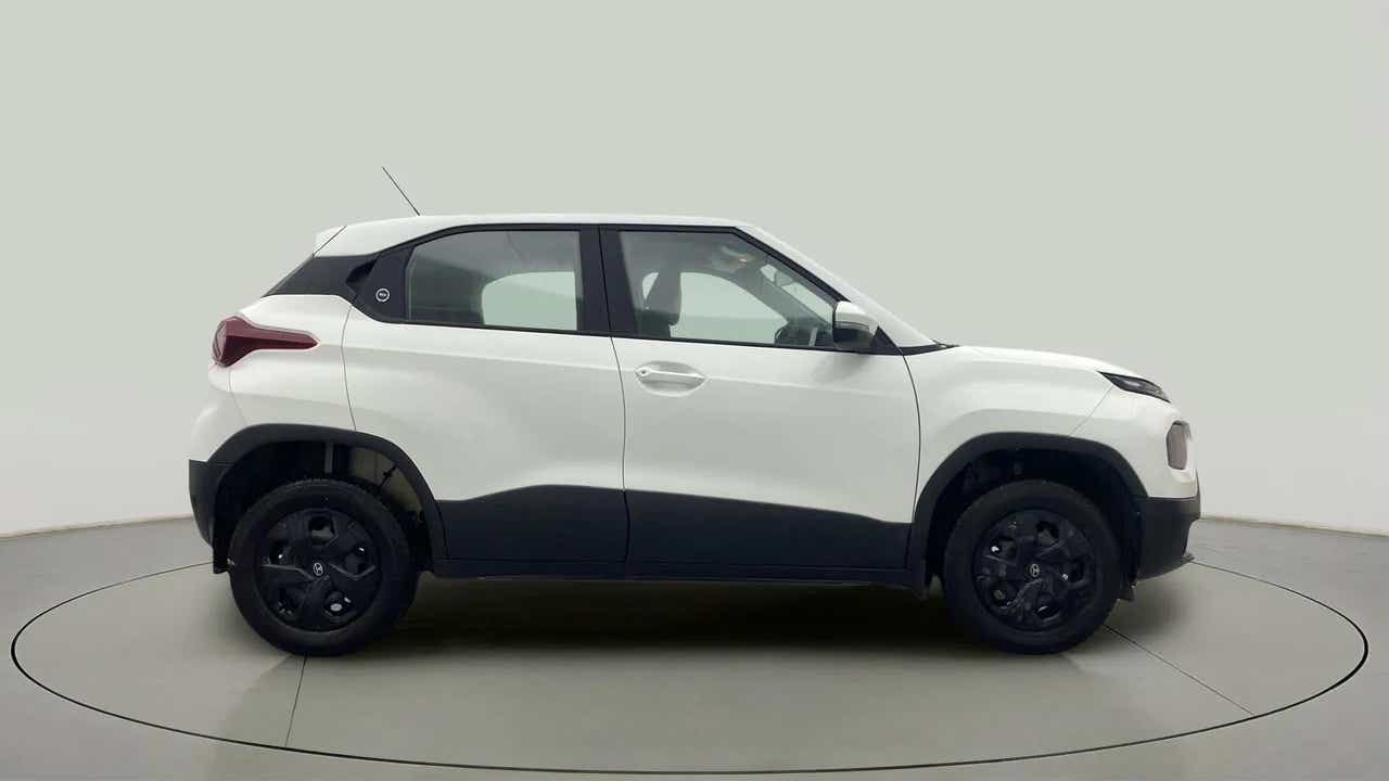 Side view of a Orcus White Tata Punch