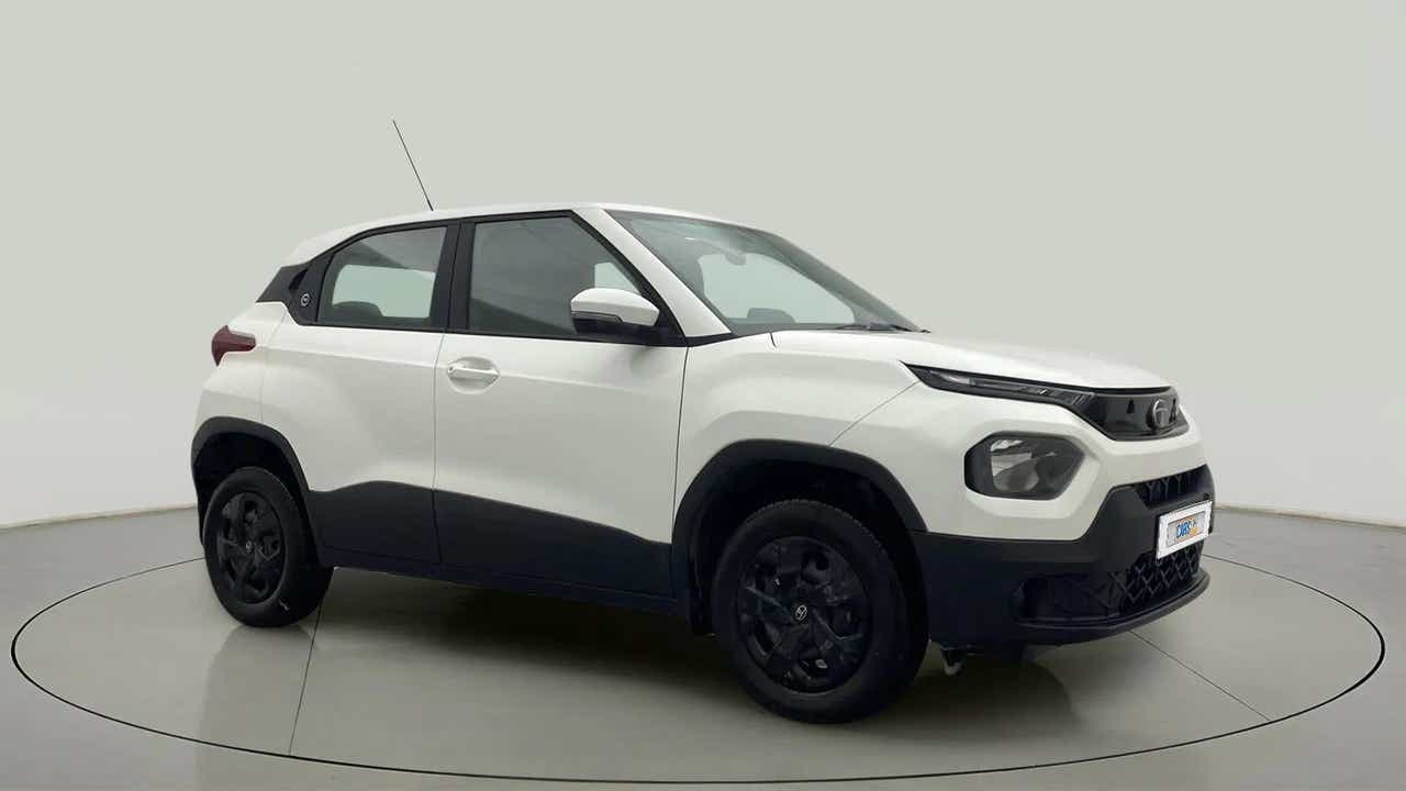 Front three-quarter view of a Orcus White Tata Punch