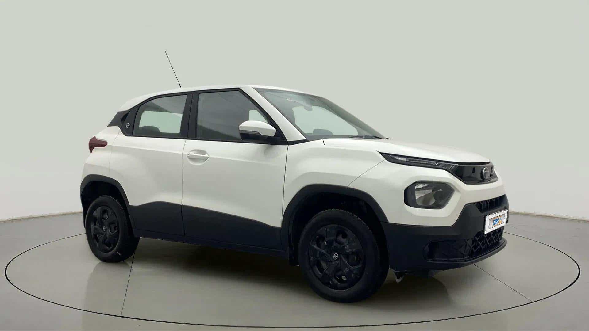 Front three-quarter view of a Orcus White Tata Punch