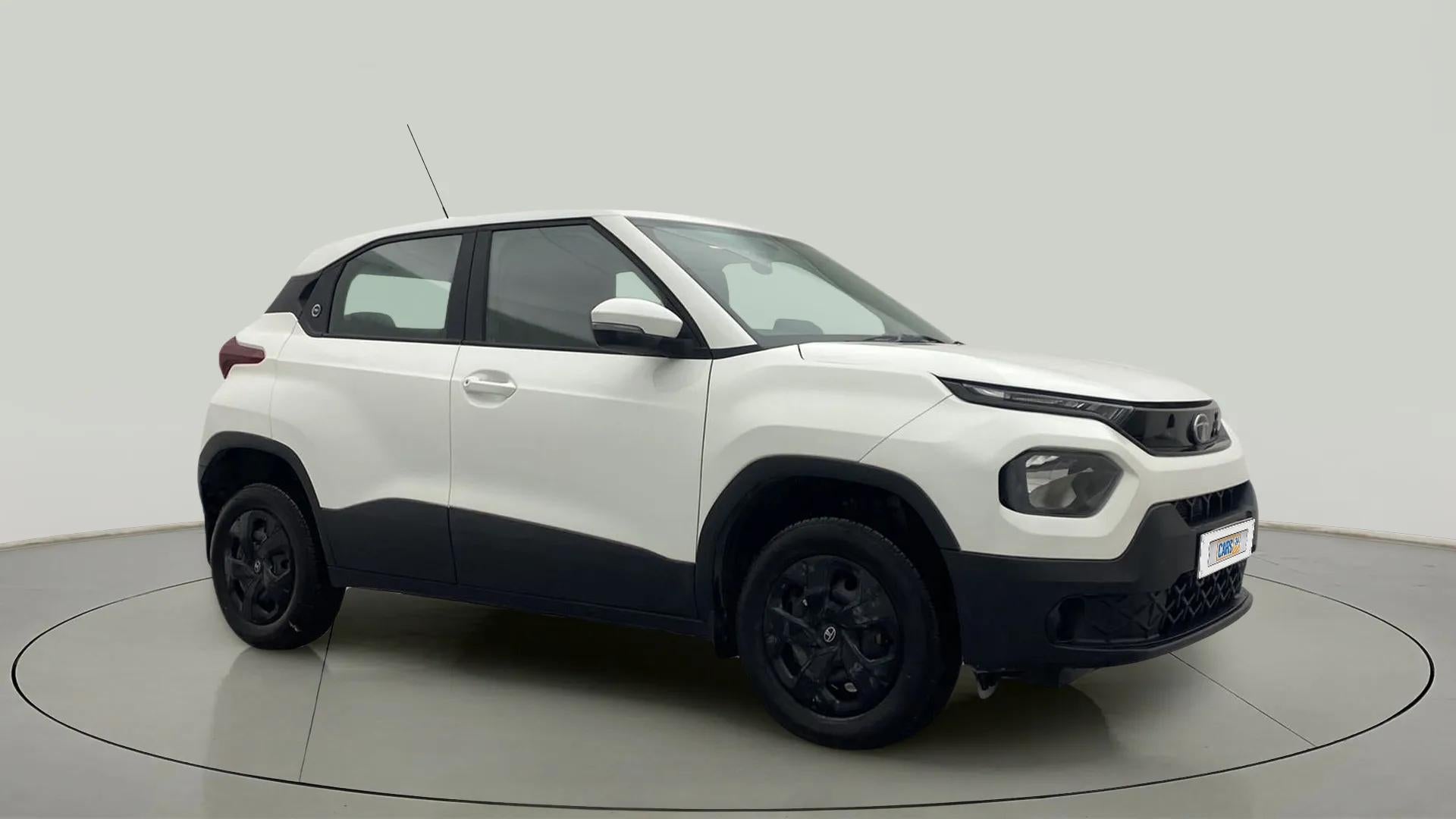 Front three-quarter view of a Orcus White Tata Punch