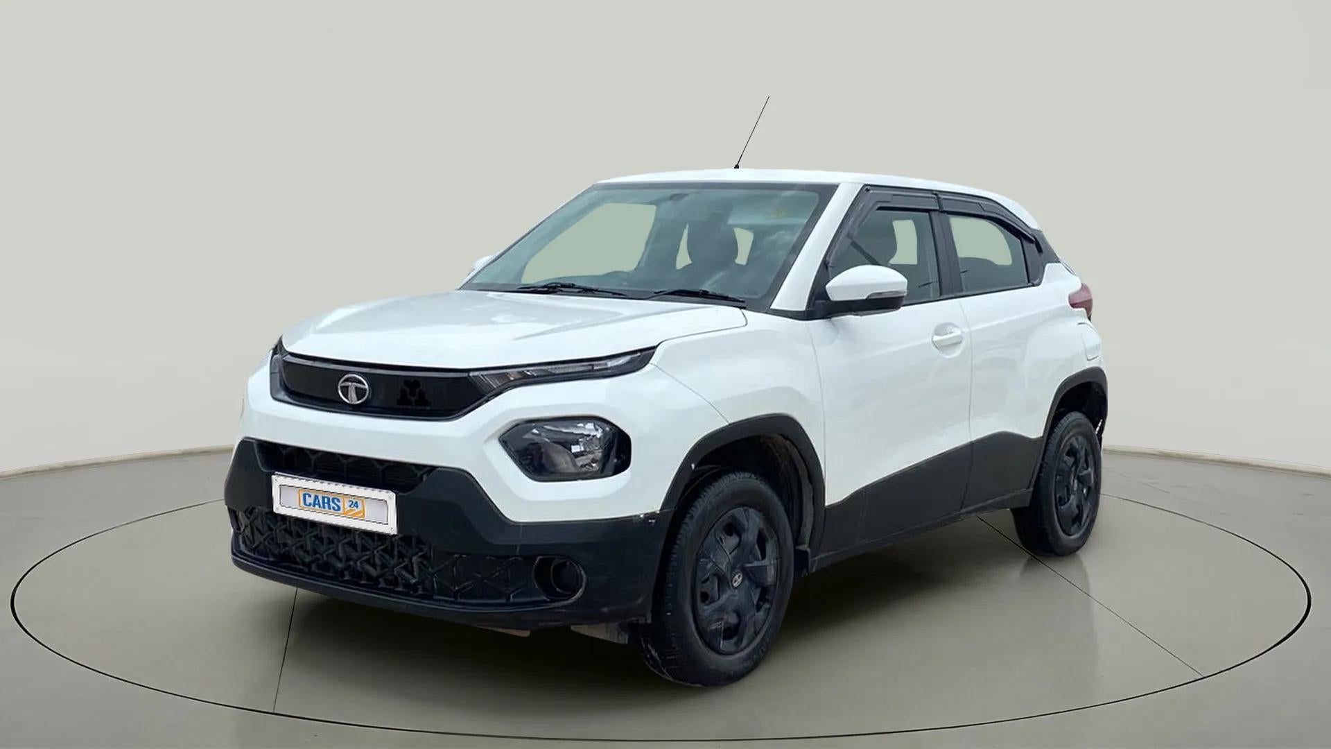 Front three-quarter view of a Orcus White Tata Punch