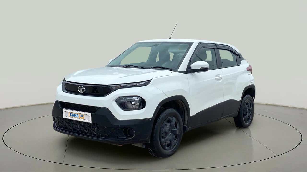Front three-quarter view of a Orcus White Tata Punch