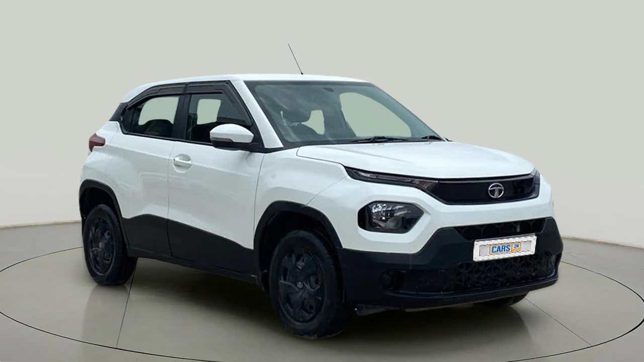 Front three-quarter view of a Orcus White Tata Punch