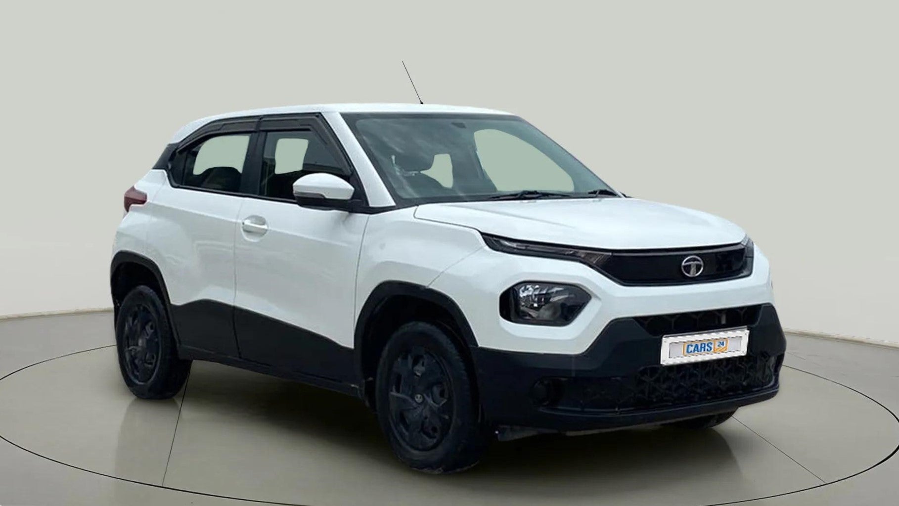 Front three-quarter view of a Orcus White Tata Punch