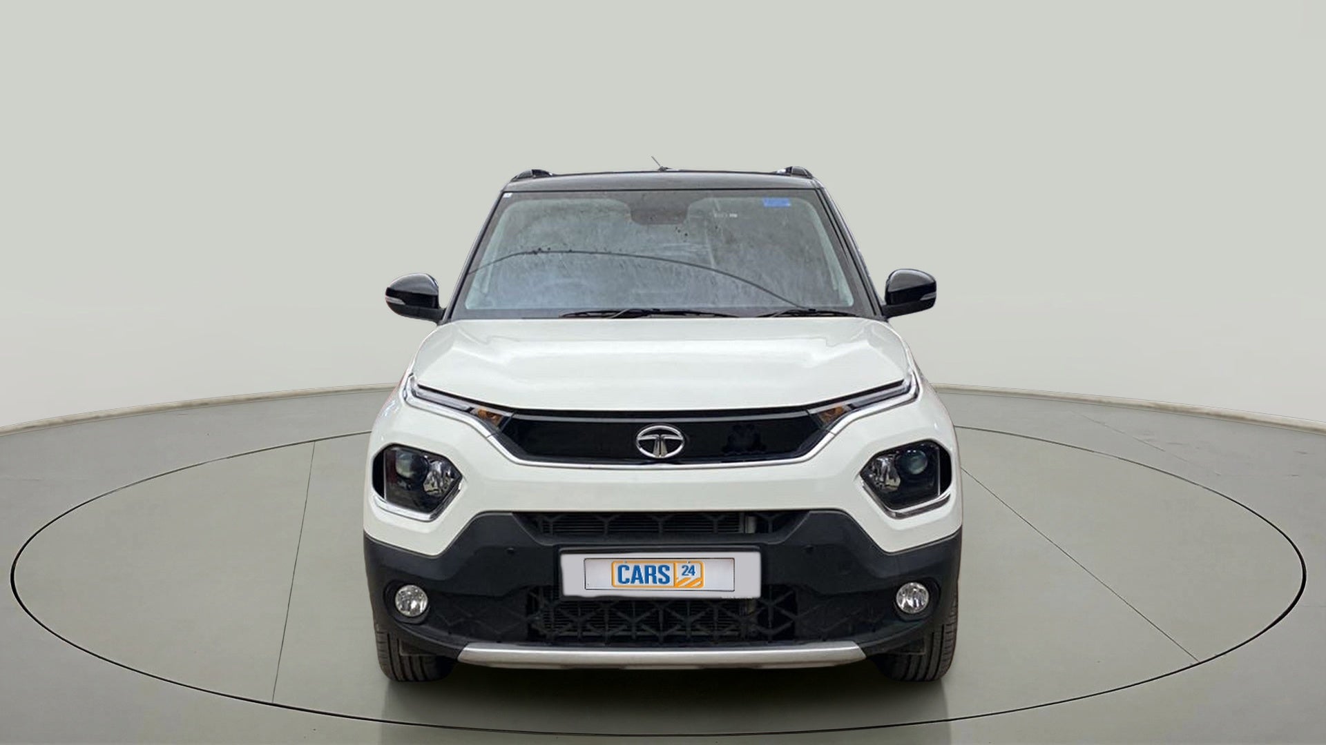 Front view of a Orcus White Tata Punch