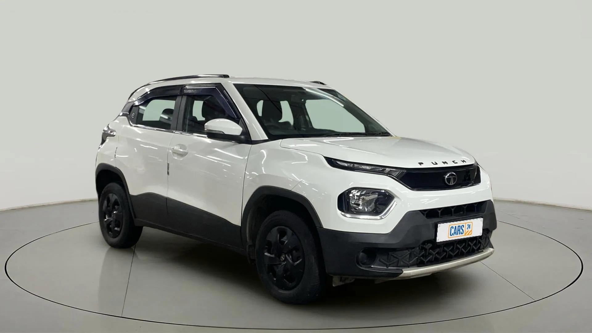 Front three-quarter view of a Orcus White Tata Punch