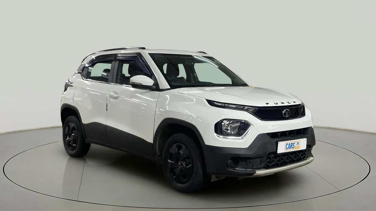 Front three-quarter view of a Orcus White Tata Punch