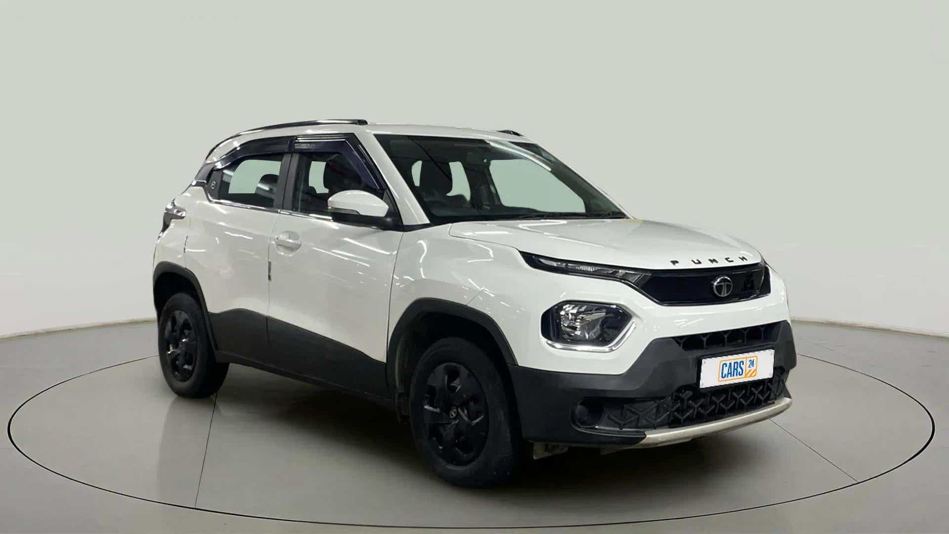 Front three-quarter view of a Orcus White Tata Punch