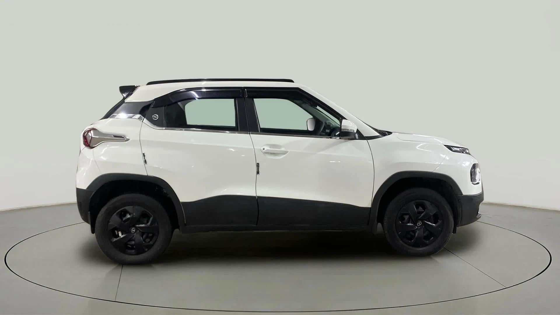 Side view of a Orcus White Tata Punch