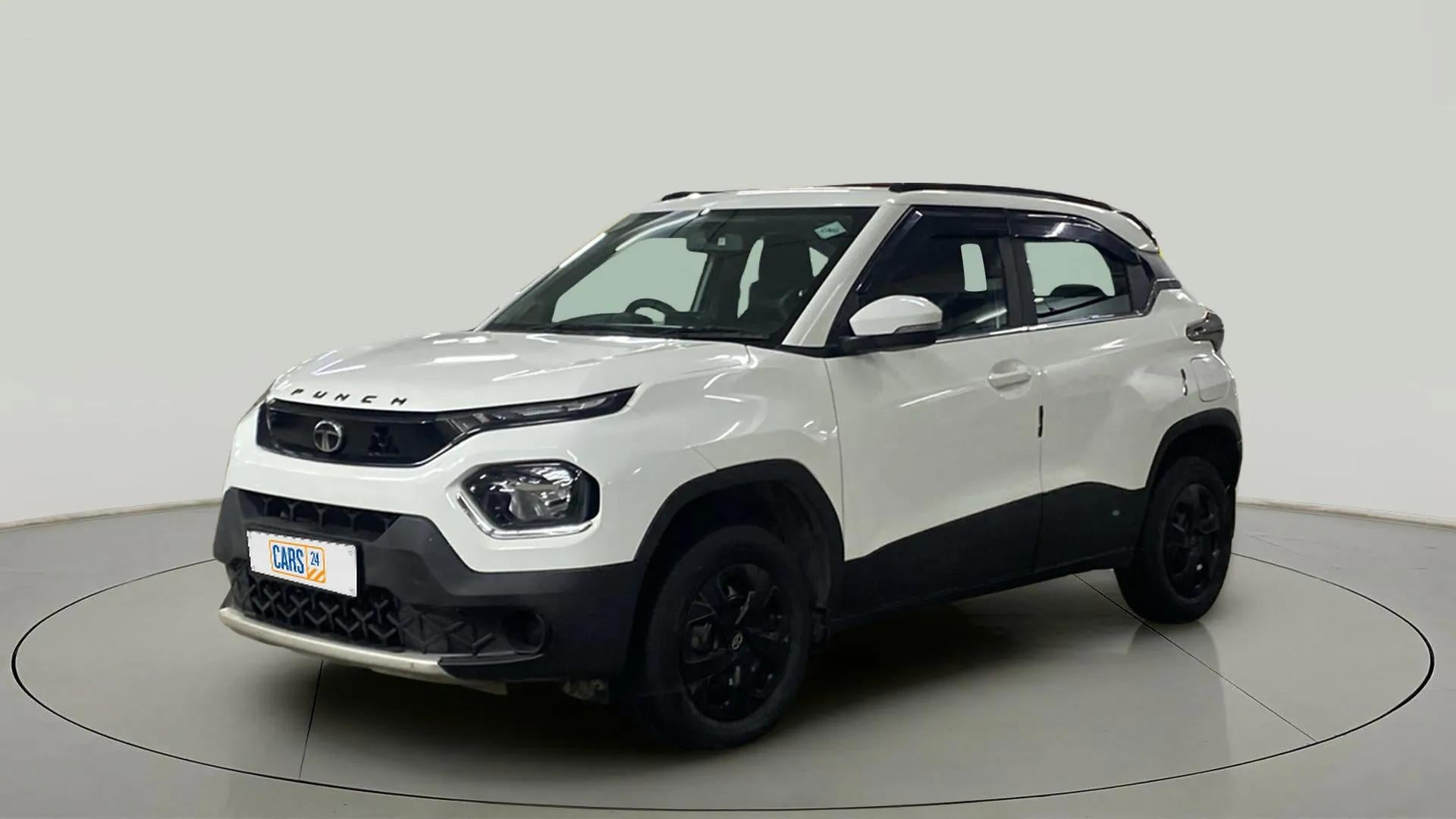 Front three-quarter view of a Orcus White Tata Punch