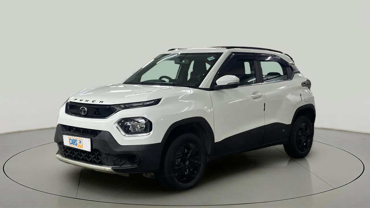 Front three-quarter view of a Orcus White Tata Punch