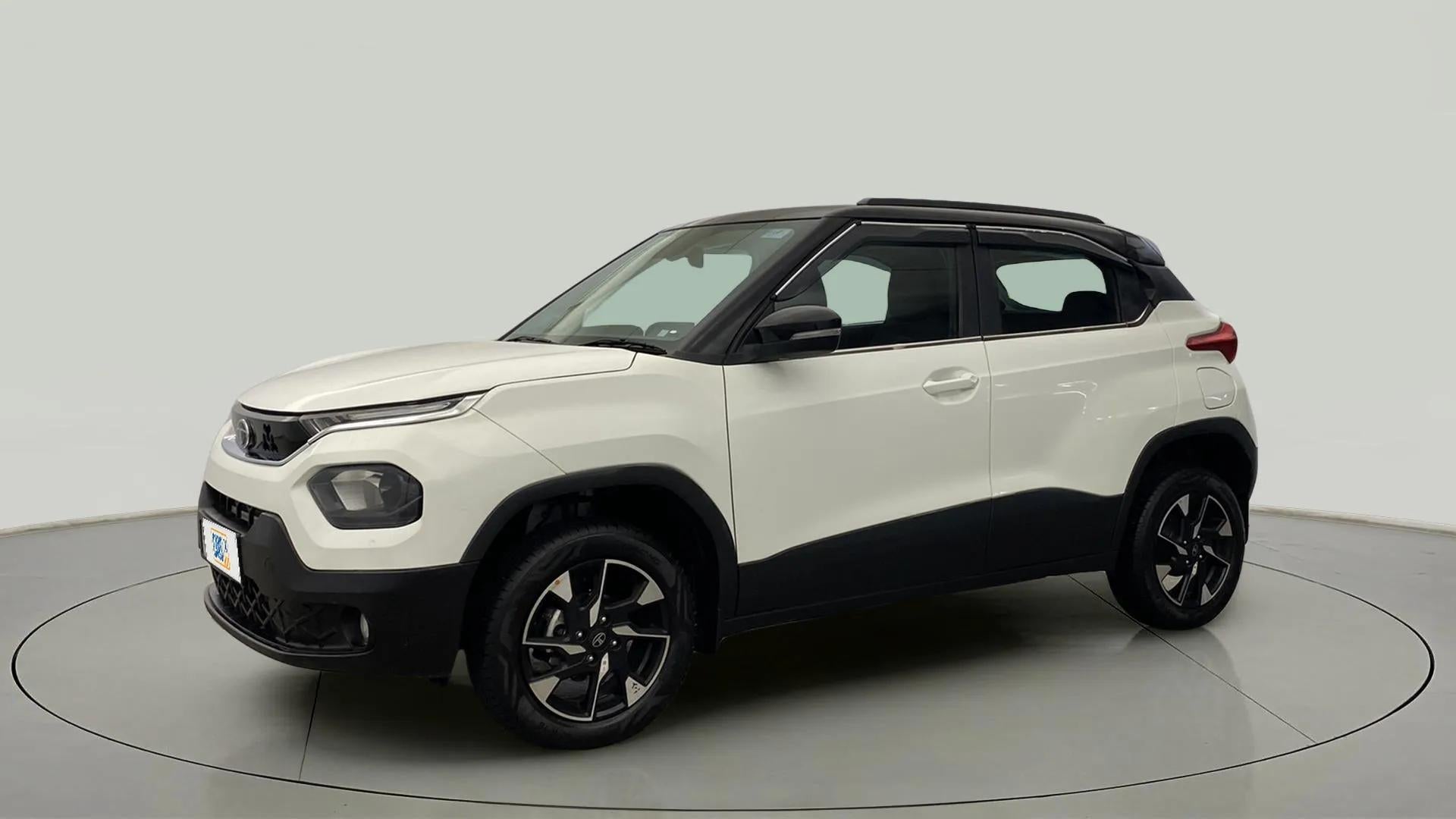 Front three-quarter view of a Orcus White Tata Punch