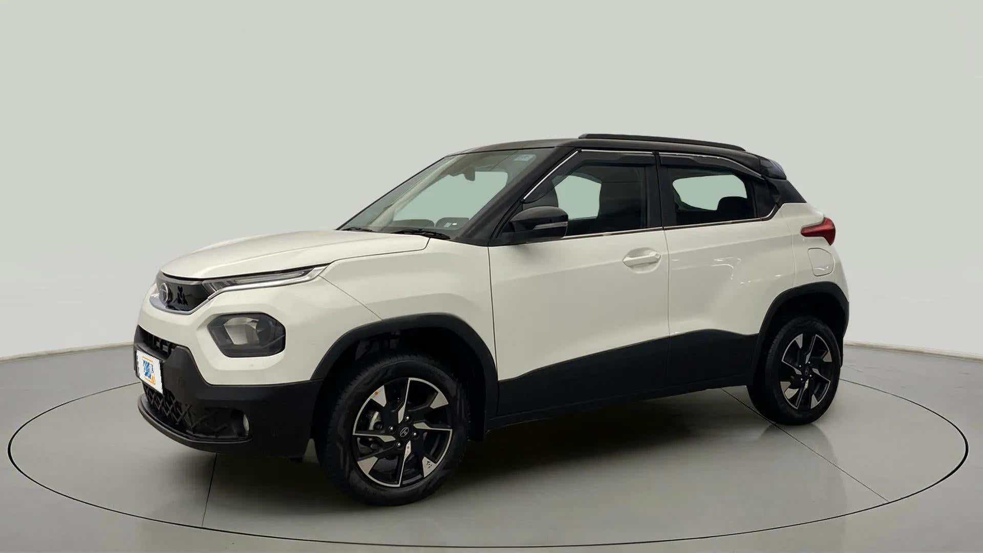 Front three-quarter view of a Orcus White Tata Punch