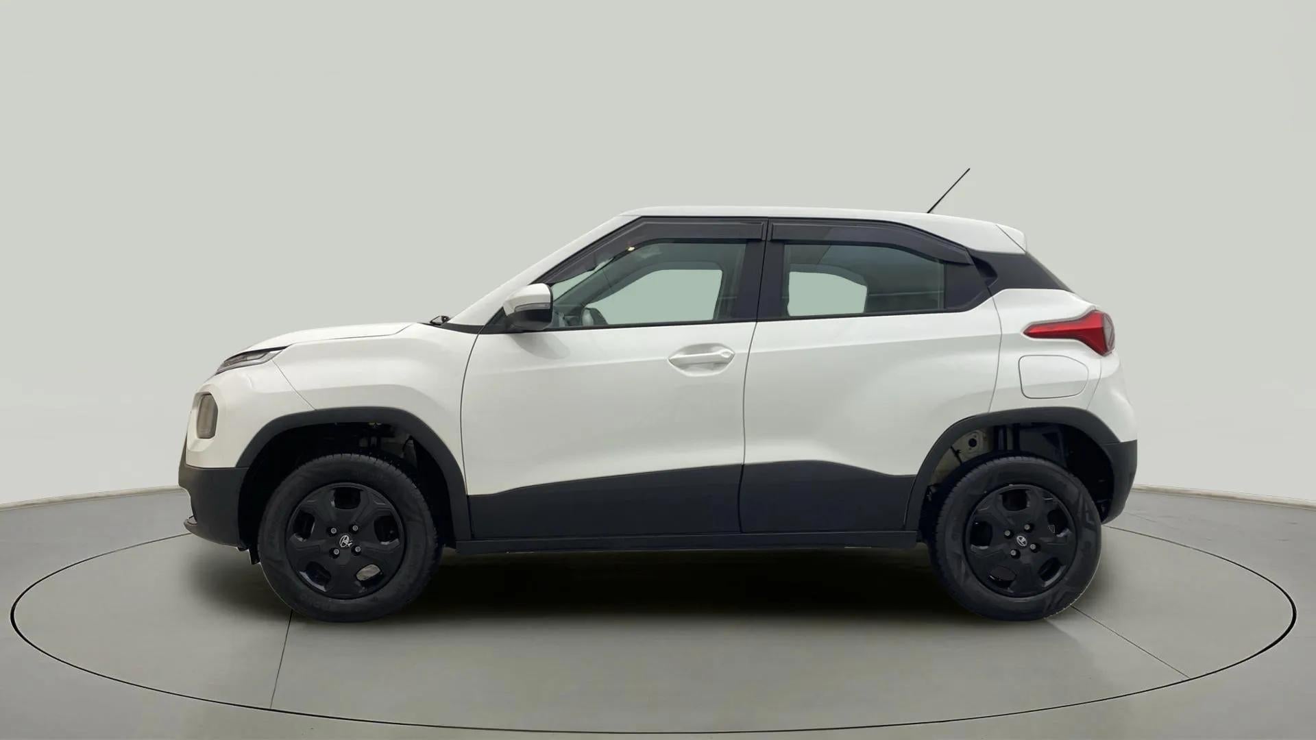 Side view of a Orcus White Tata Punch