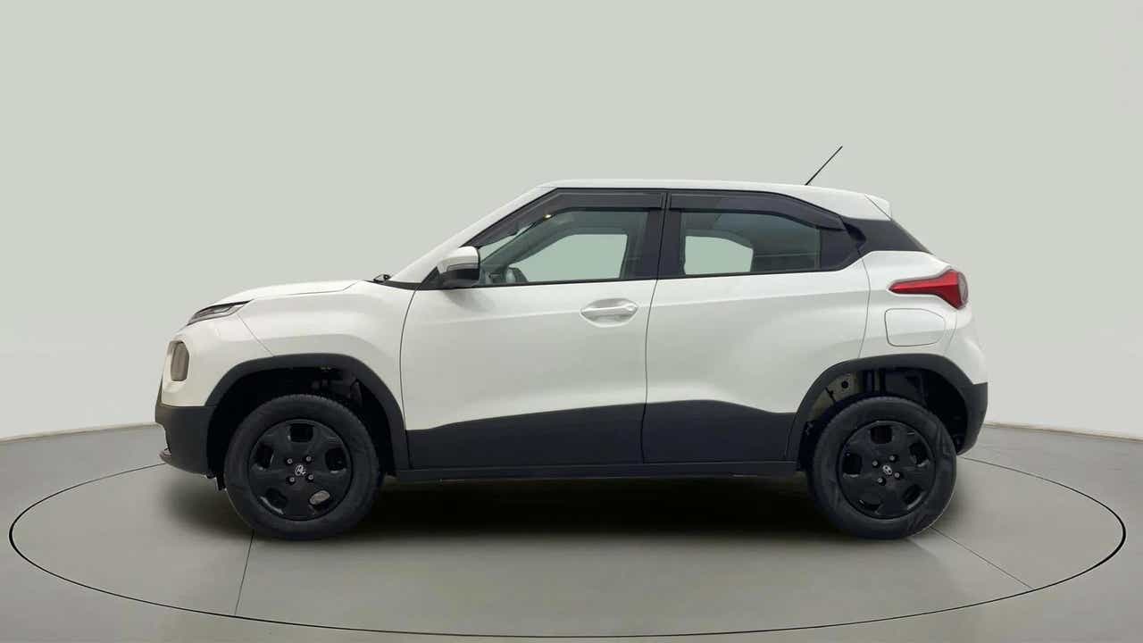 Side view of a Orcus White Tata Punch