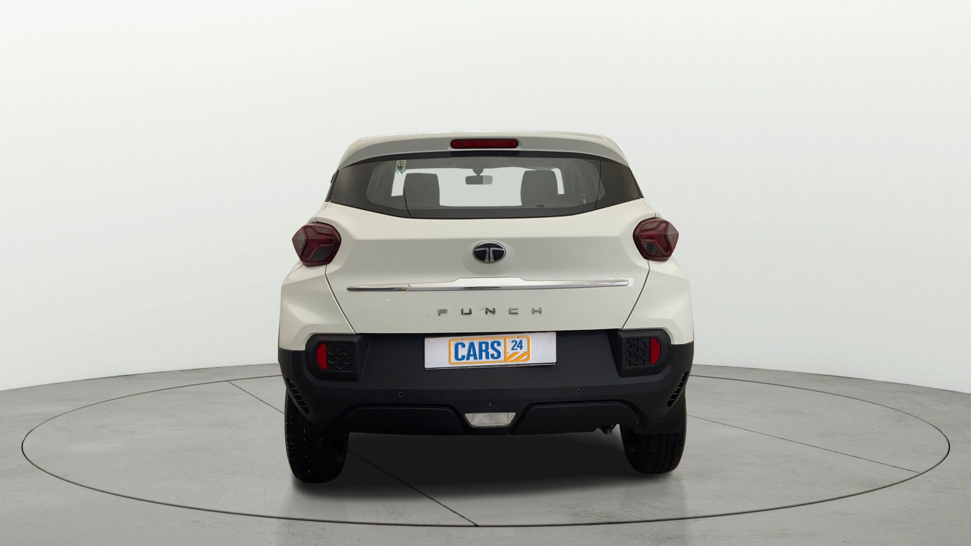 Rear view of a Orcus White Tata Punch