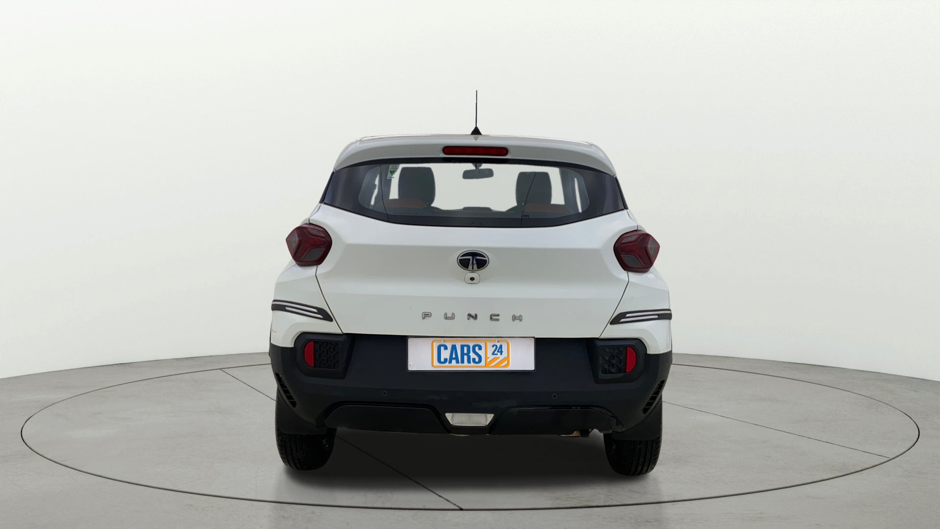 Rear view of a Orcus White Tata Punch