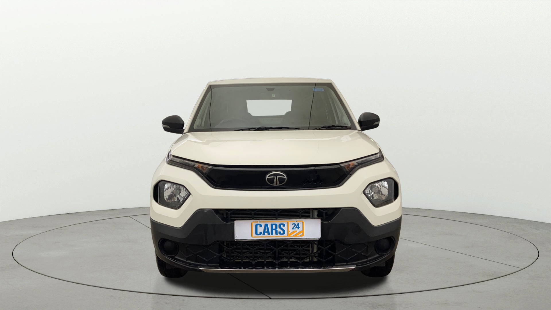 Front view of a Orcus White Tata Punch