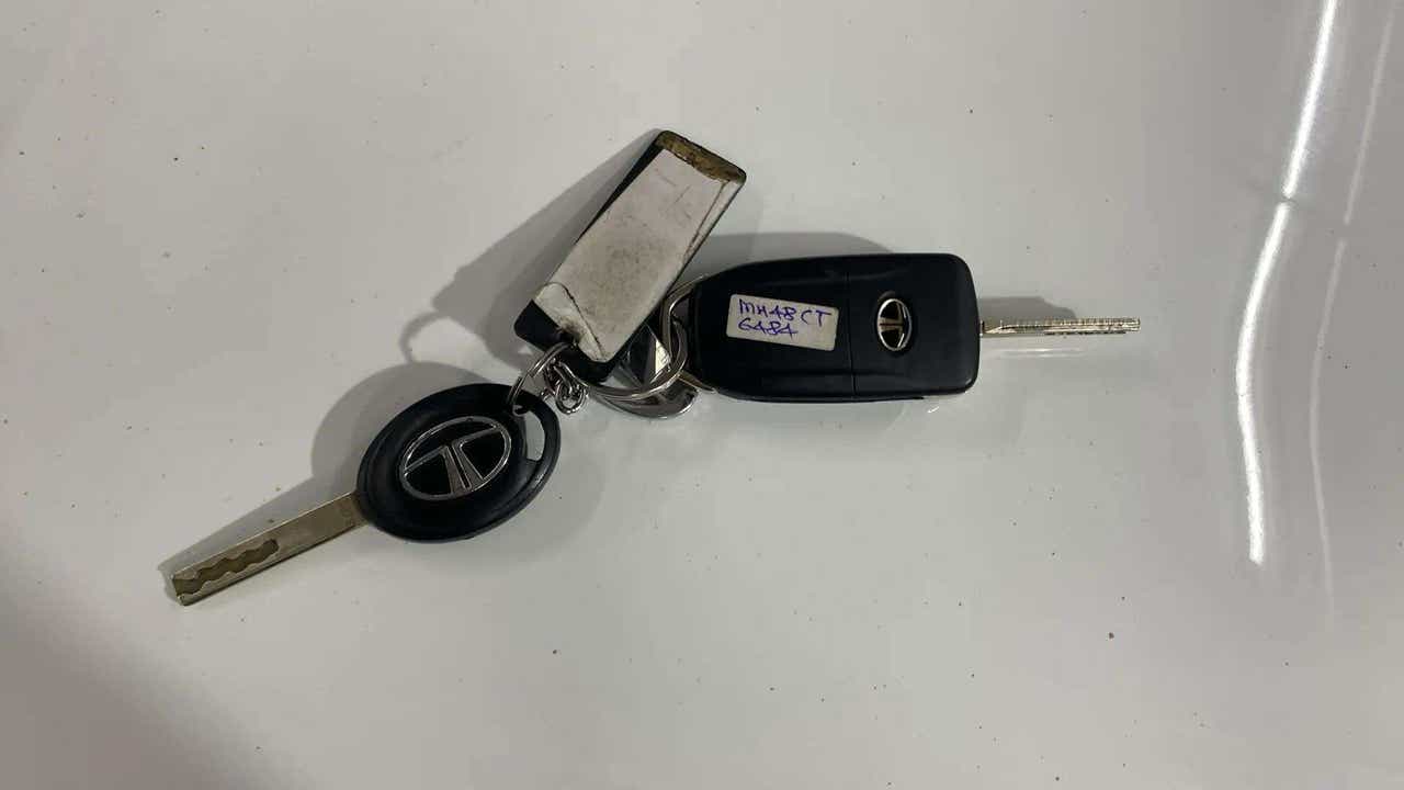 Car key set of a Tata Punch