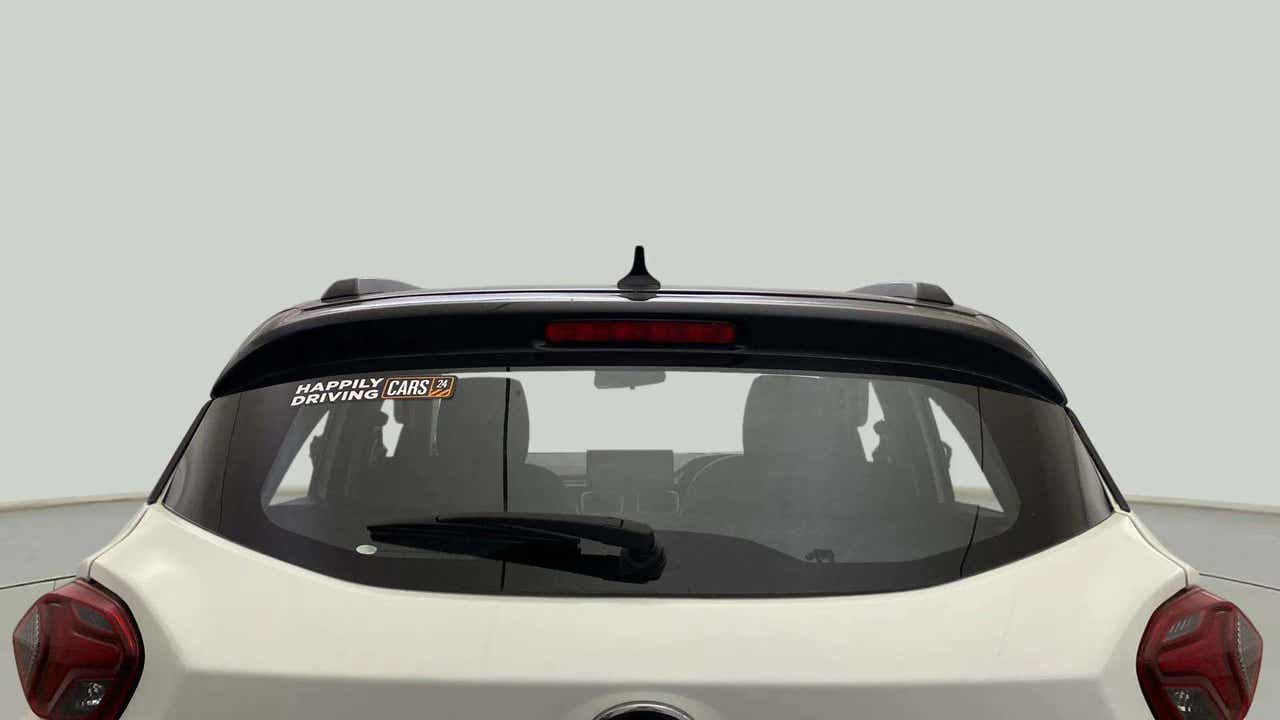 Rear view of a Orcus White Tata Punch