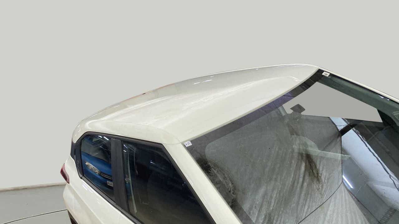 Roof close-up of a Orcus White Tata Punch