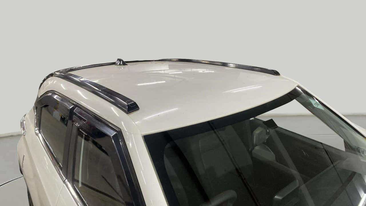 Roof and roof rails view of a Orcus White Tata Punch
